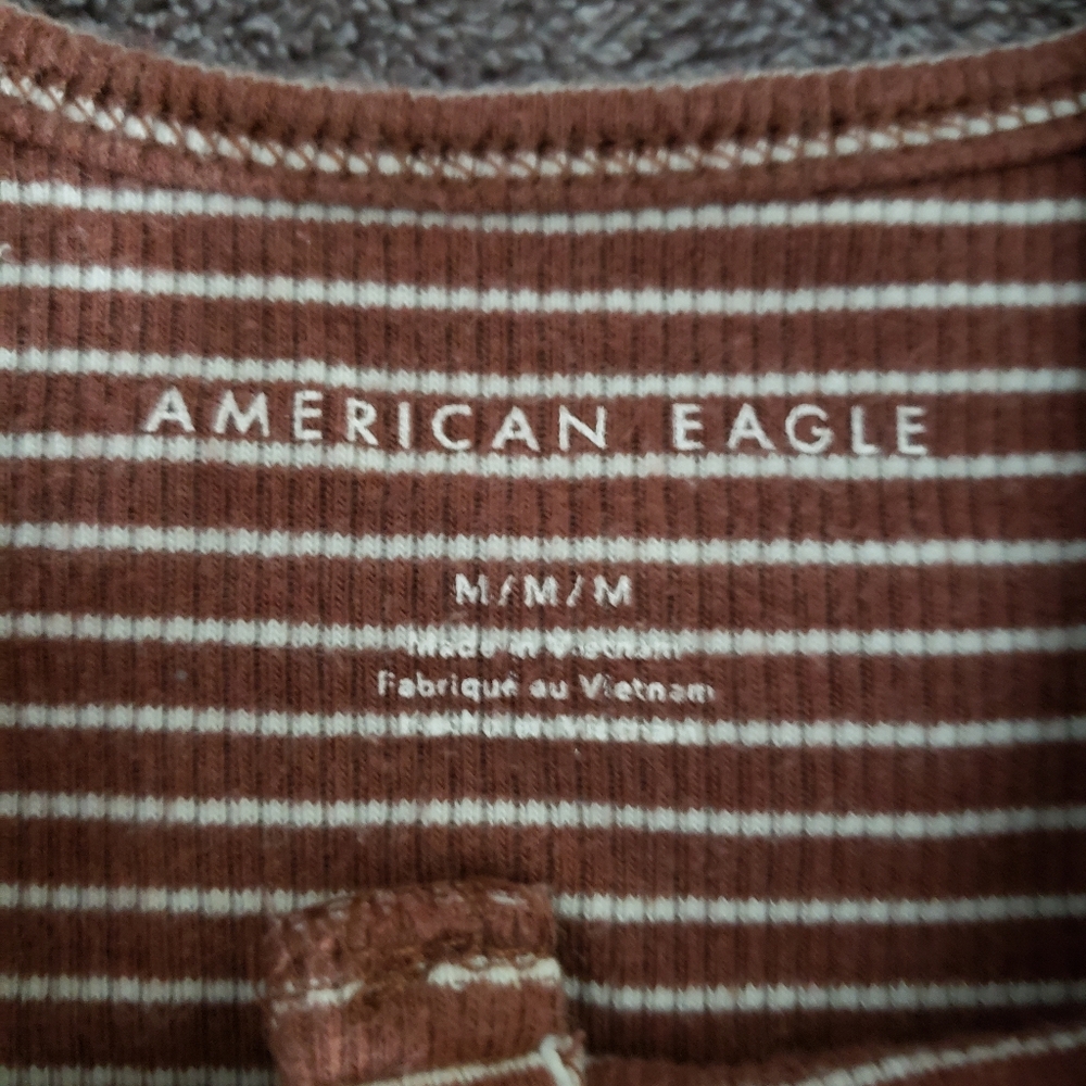 American Eagle crop top